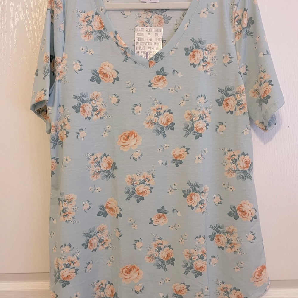 NWT Lularoe size large Iris tunic top light blue with peach floral rose print